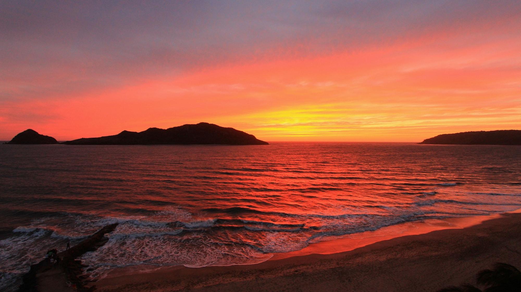 Las Flores Beach Resort Mazatlán Extérieur photo