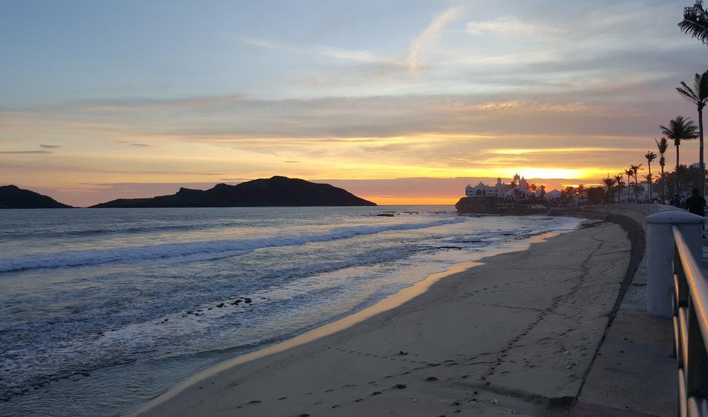 Las Flores Beach Resort Mazatlán Extérieur photo